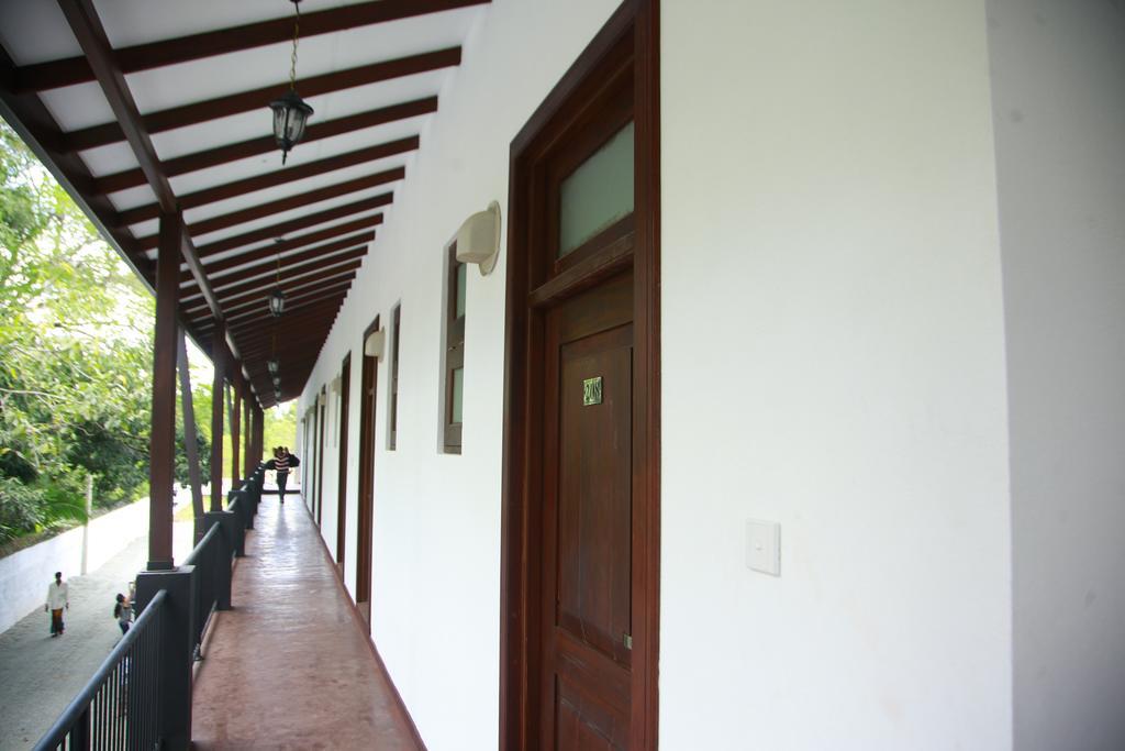 Samwill Holiday Resort Катарагама Екстер'єр фото